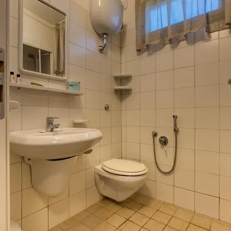 Grotta Del Saraceno 瓦斯托